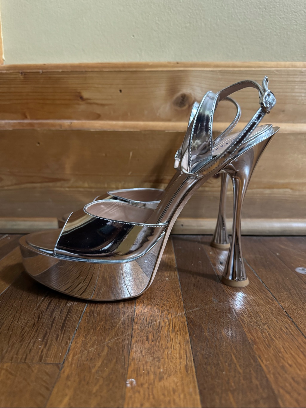 Betzabe Platform Heels Size 39 8 Brand New